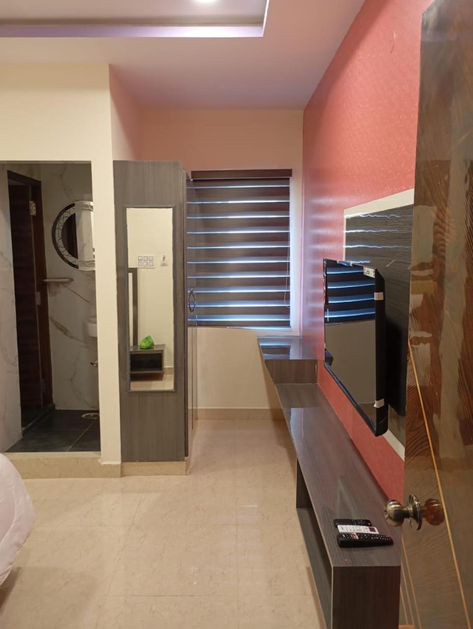 Aadya Inn New Luxury Hotel Tirupati Extérieur photo